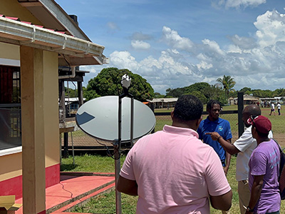 Clinic in the village of Gunns (region 9) with its Eutelsat ADVANCE satellite dish.